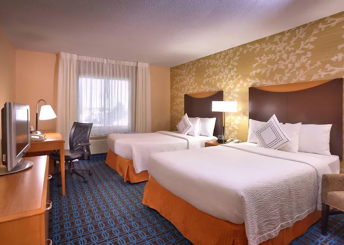 Hotel Fairfield & By Marriott Gillette