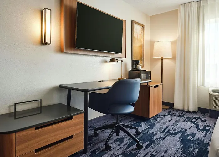 Hotel Fairfield & By Marriott Gillette