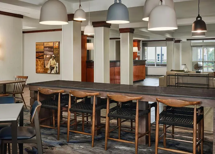 Hotel Fairfield & By Marriott